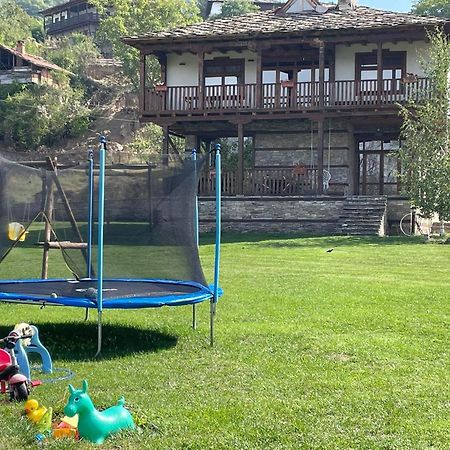 Leshten Guest Homes Экстерьер фото