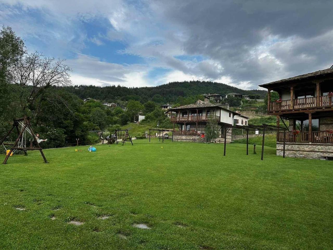 Leshten Guest Homes Экстерьер фото